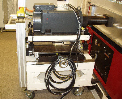 Jednoúčelový stroj je určen pro testování alternátorů.